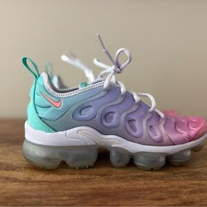 Nike Pink and Purple Sneakers Dynamic Gradient Design